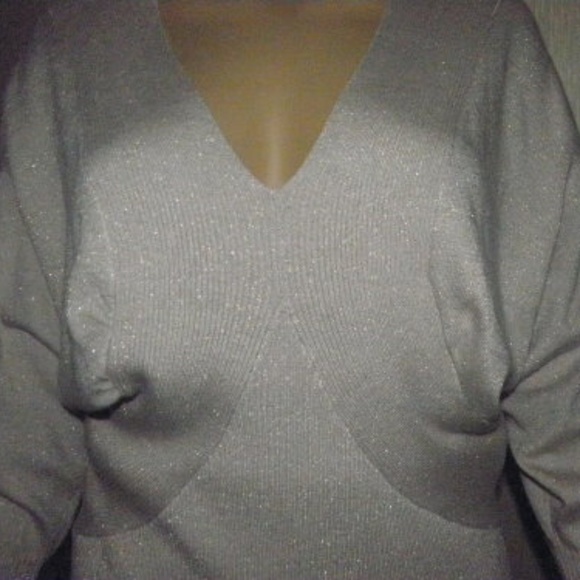 Jennifer Lopez stunning gold metallic Sweater - Picture 3 of 6